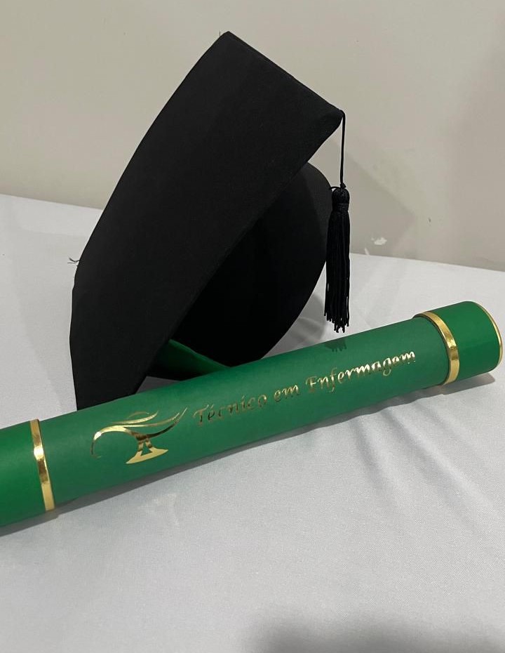 Adri Nunes — formatura técnica em enfermagem, símbolo de superação e conquista